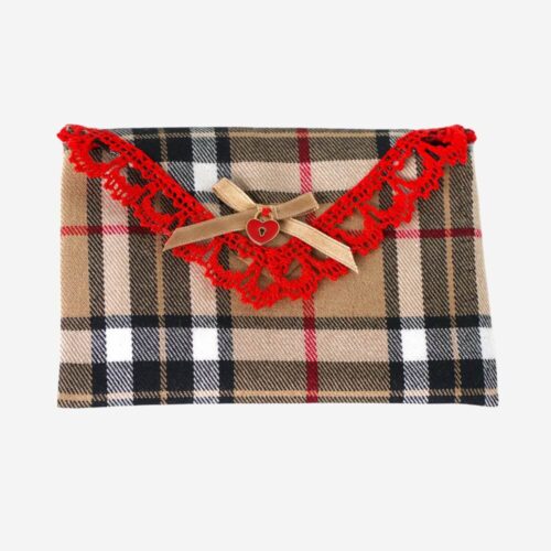 Porta pañuelos Berry con diseño de cuadros con Encaje de Camariñas rojo | Ondas do Mar