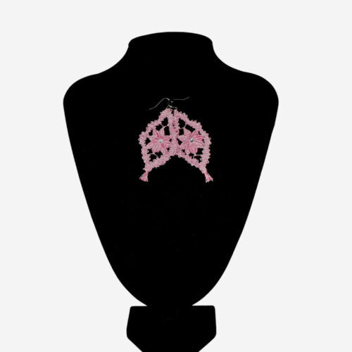 Pendientes Estrella de encaje delicado Ondas do Mar, joya artesanal única elaborada a mano con la tradición gallega. Diseño elegante y sofisticado que combina arte y moda contemporánea, ideal para resaltar tu estilo con un toque exclusivo.